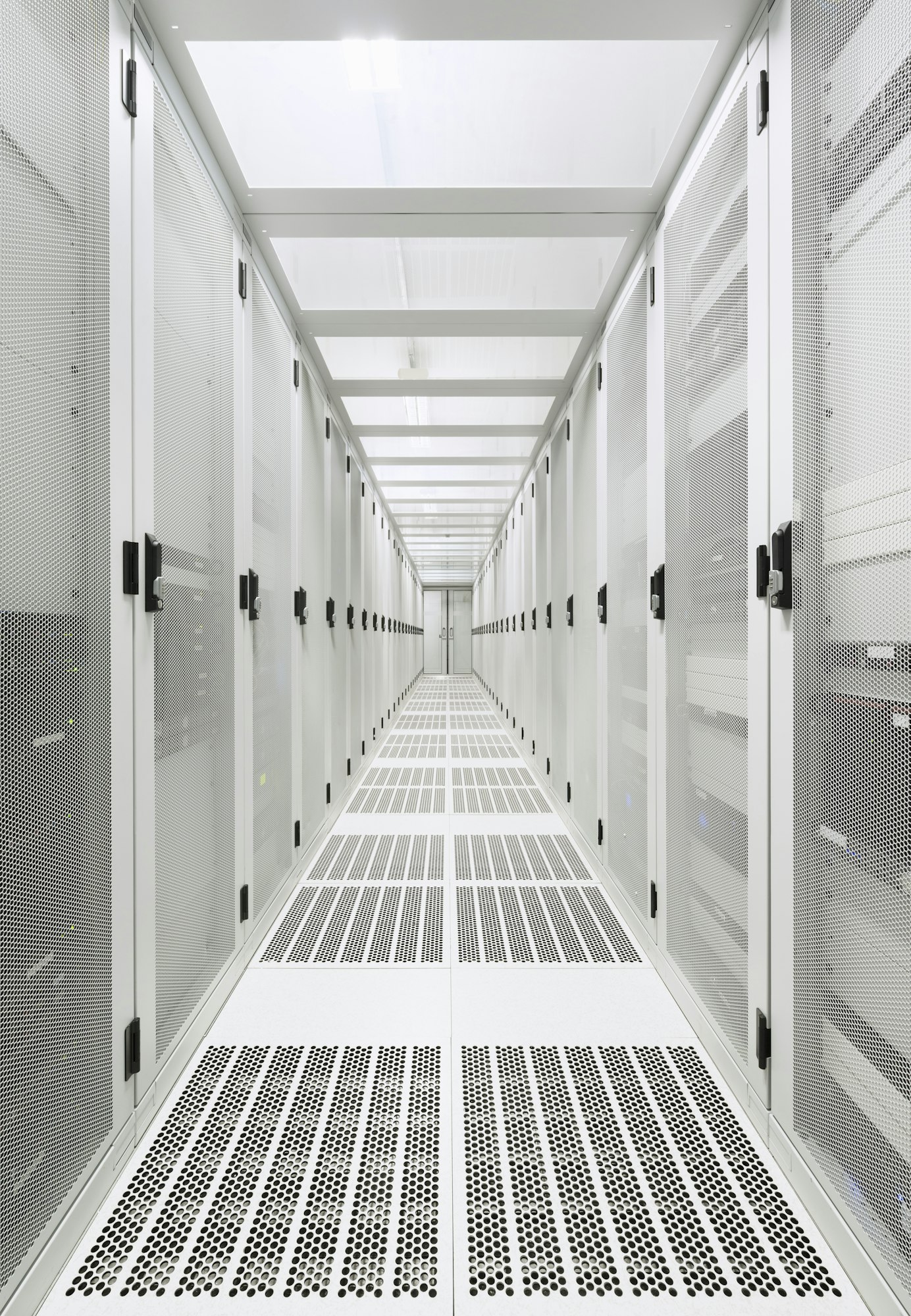 ServiceNow CMDB Storage Approach ServiceNow CMDB Storage Approach Data storage corridor in data warehouse